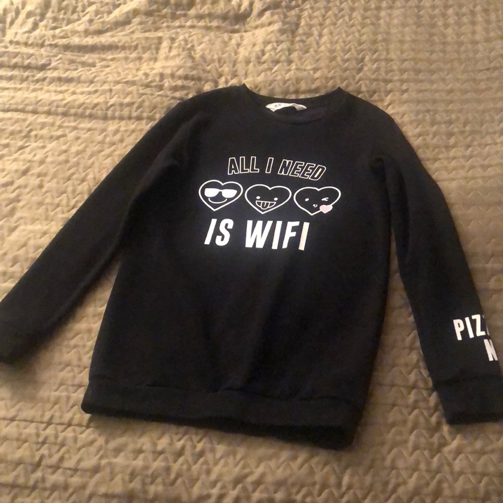 H&M black sleeve sweater with writing in front